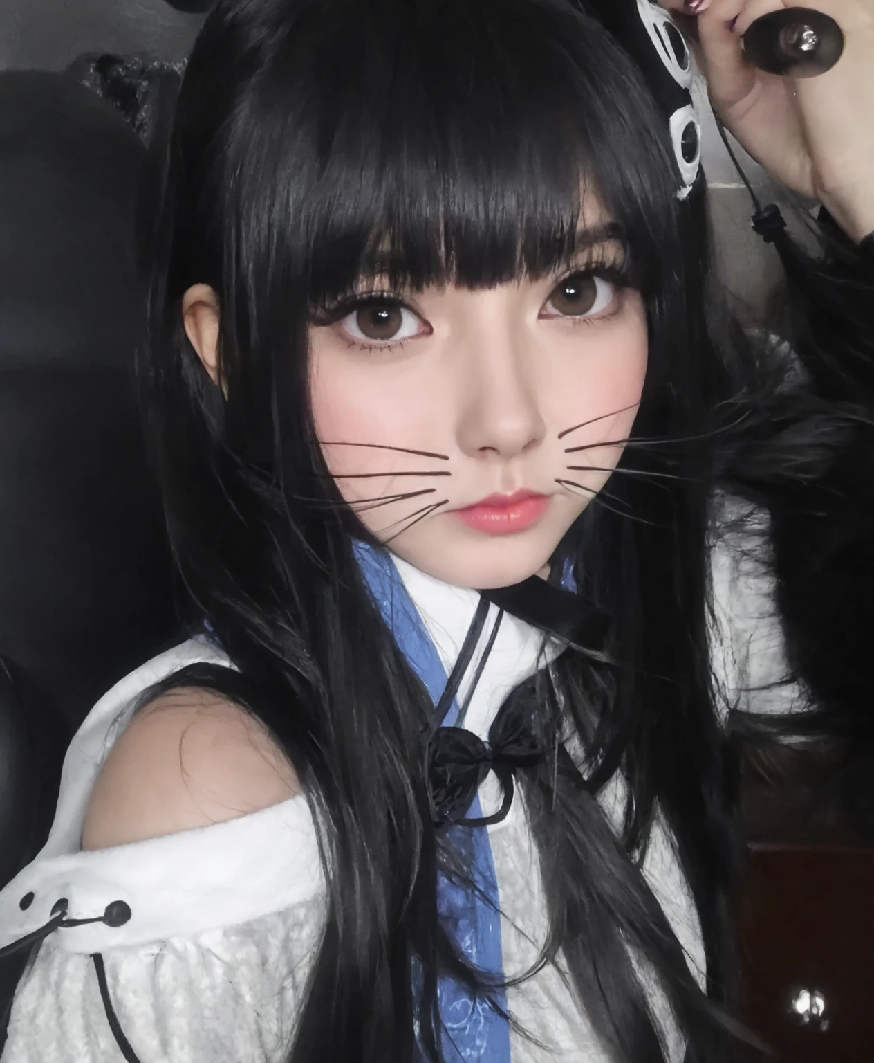A girl with black fox ears wearing a thief mask