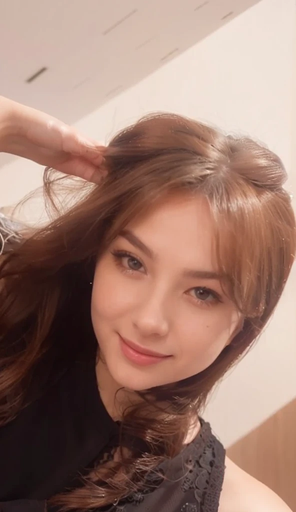 Jeune fille rousse qui fait un selfie