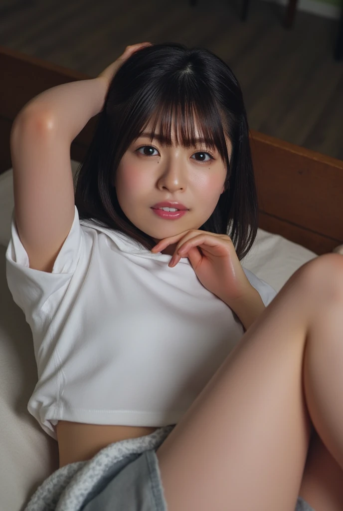 Photos taken by a professional photographer,Close-up of a woman showing her kissing face, Shorts, Shirahime cuts her brown hair, Young and pretty girl, Japanese Model, Wearing a casual T-shirt in random colors,Cute eyed waves for short hair, Cute young woman, Black Pantyhose,black tights