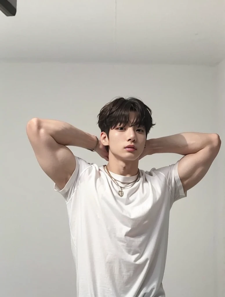 One boy、Beautiful Boy、18-year-old、Japanese Boy、Beautiful Boy、Black Hair、locker room、sit、Upper body naked、Shorts、Change of clothes