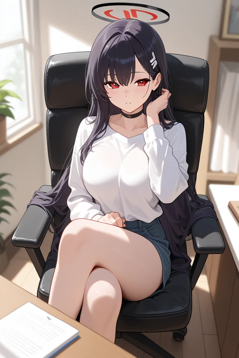 Girl with long black hair, sitting on a chair, opening her legs towards the camera giving her vagina, mostrando os peitos