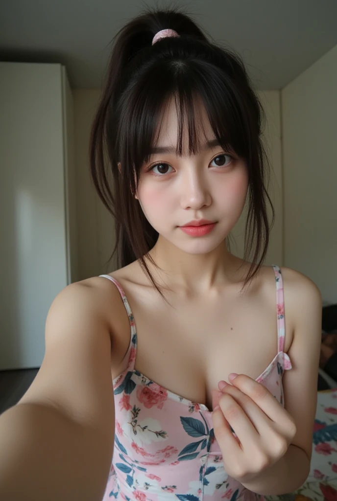(masterpiece、Top image quality、hiquality、)girl with、kawaii faces、well-formed nose、small lips、large full breasts、Soft skin、Wearing a sports bra and looking here、Sexy eyes、Selfie shots、Cinematic lighting、Fabric detailed to the smallest detail