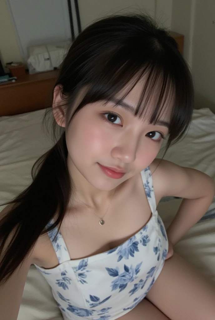Japanese,,Baby Face、Upper body image、Ultra-flat chest:1.85、Ultra short height、An innocent smile、Flat Chestのクローズアップ、Flat Chest:1.85、cute,Primary school students,Primary school studentsの私服、Summer clothes、So small and so young、On the bed:1.85、She has her arms open wide waiting for a hug:1.85