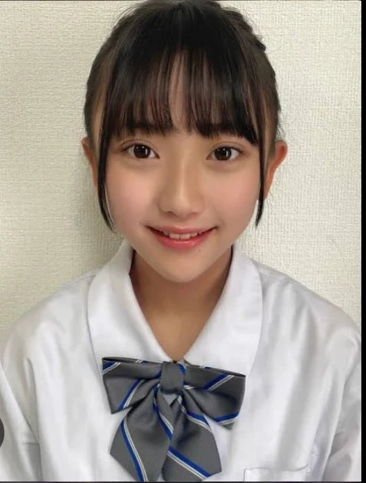 masterpiece, Highest quality, 8K, Young beautiful girl, Baby Face、Clothed Big Tits、((((((10 years old)))))),((Large Breasts:1.3)), photo shoot, Cute face, Embarrassing、smile、 makeup, Ten generations, Detailed face, Long Hair、Black Hair、Narrow waist,((school uniform、White shirt、Checkered mini skirt))、Black knee-high socks,