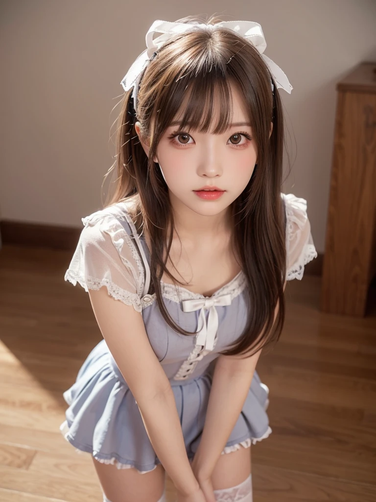 Beautiful illustration、top-quality、超A high resolution、Professional、Cute little girl s、a junior high school student、cute ruffle dress、夏天、Open your mouth、all-fours、Elbows on the floor、