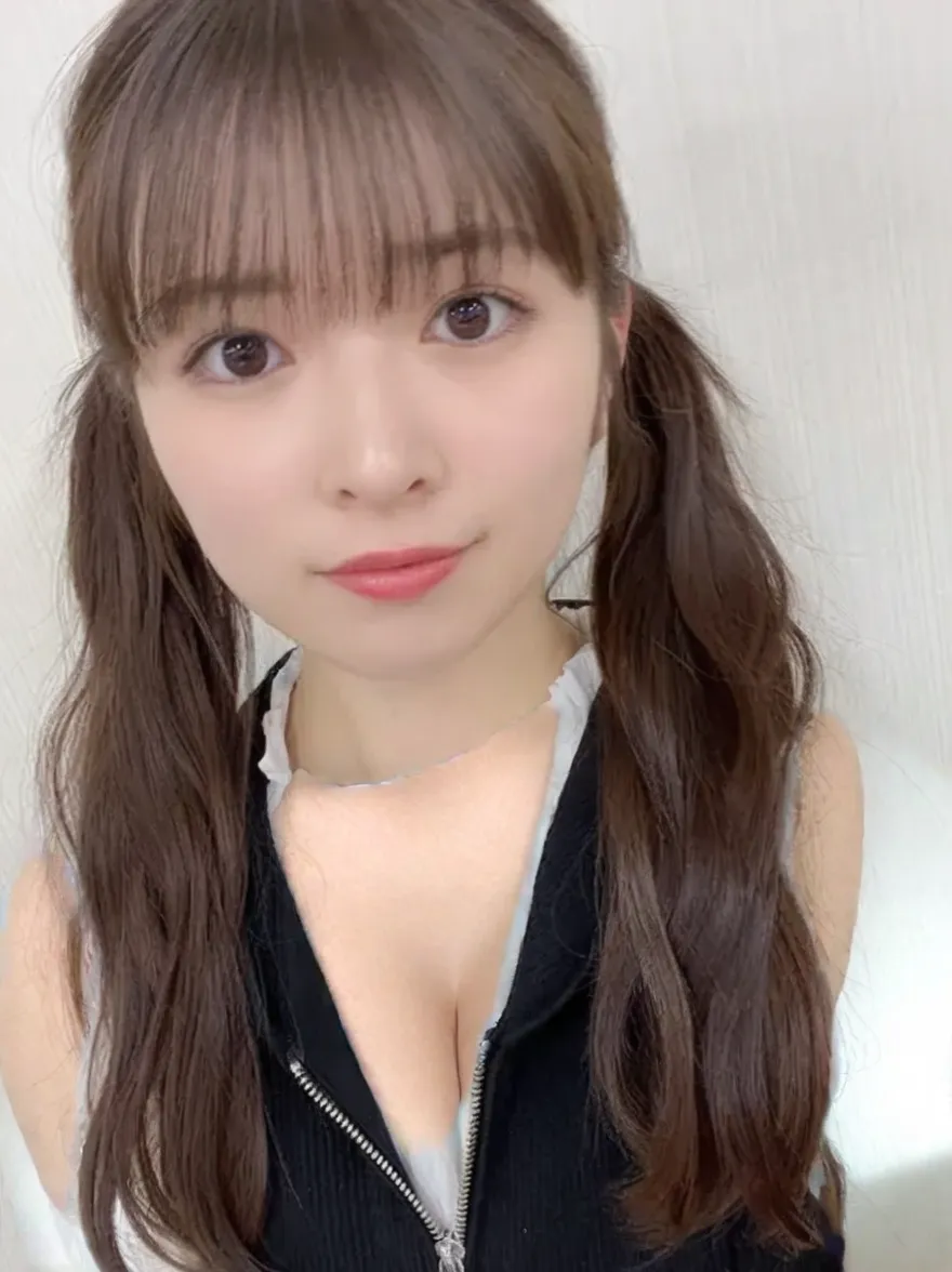 table top, highest quality,
Super detailed, finely, High resolution, In 8K,
((Photoreal:1.4, RAW photo, 超High resolution,best image quality: 1.4)),
wallpaper, tilted the head to the right、shortcut
((Perfect full body composition 1.5)), valley、涙ぼくろ
beautiful and detailed eyes, natural color lip,
((穏やかなsmile:1.5)),plump thighs、
((random cute hairstyle)),
((pretty big breasts:1.2)),
((from the front:1.5)),
((brain out、Under the eyes、brain out、mole on arm:0.9)),
((random blurred background)),
((Random and cute expressions)),,
Highly detailed and professional lighting、facing the front、
perfect dynamic composition, beautiful and detailed eyes,((leaning forward)), ((off shoulder knit sweater:1.6)),((micro mini skirt:1,5)),((smile,Harajuku)),((sexy shot looking at camera))