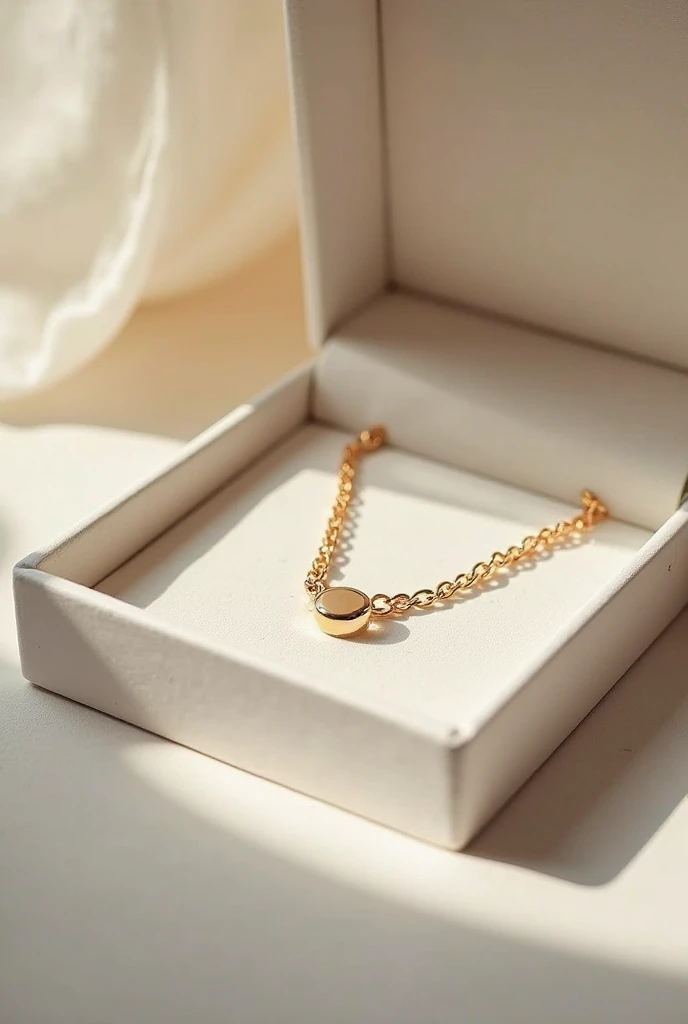 Beautiful diamond pendant necklace，Croixin style，Place in a large tray of flannel，Take photos of accessories，Close-up，nmasterpiece，with rich details，with rich details，The details are incredible，Ultimate beauty，真实感，UltraHighResolution