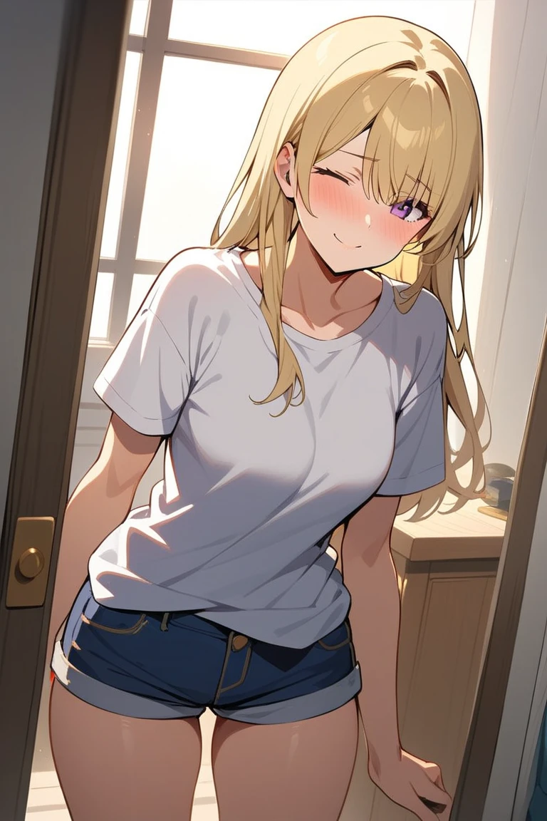 Chica rubia con pechos y pijama sexi 