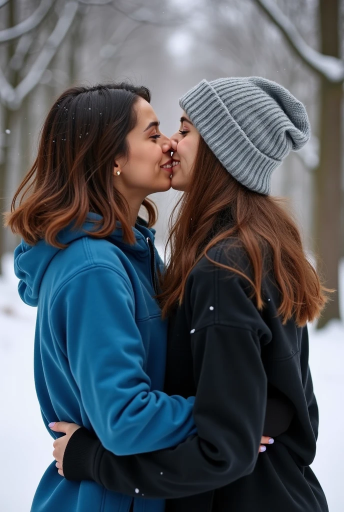there are two people that are kissing en la nieve, kissing together cutely, en la nieve, solo nieve en el fondo, couple kissing, kissing together, 1614572159, cold as ice! 🧊, hermoso beso, solo nieve al fondo, pose de pareja, pareja adorable, foto de perfil, en la nieve mountains pixar