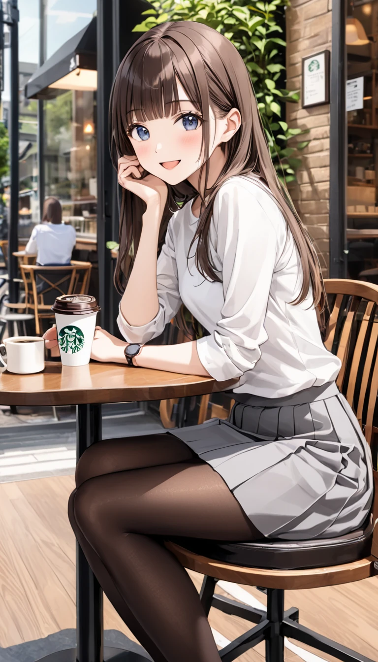 Starbucks　Woman sitting　Have a coffee　Many guests