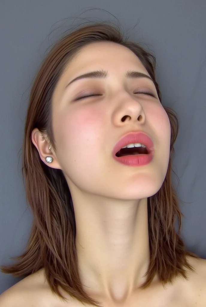Flying debris,Award-winning photo, Very detailed, Edge Orgasm, Woman with open mouth and closed eyes , Sweaty skin、Lighting that highlights shiny sweat{{{Spread the word }}}, Black Hair、Browsing Caution,{{{{Crowd of elderly male spectators,Surrounded by men,}}}},(length, Narrow nostrils)、Raise your arms behind your head,