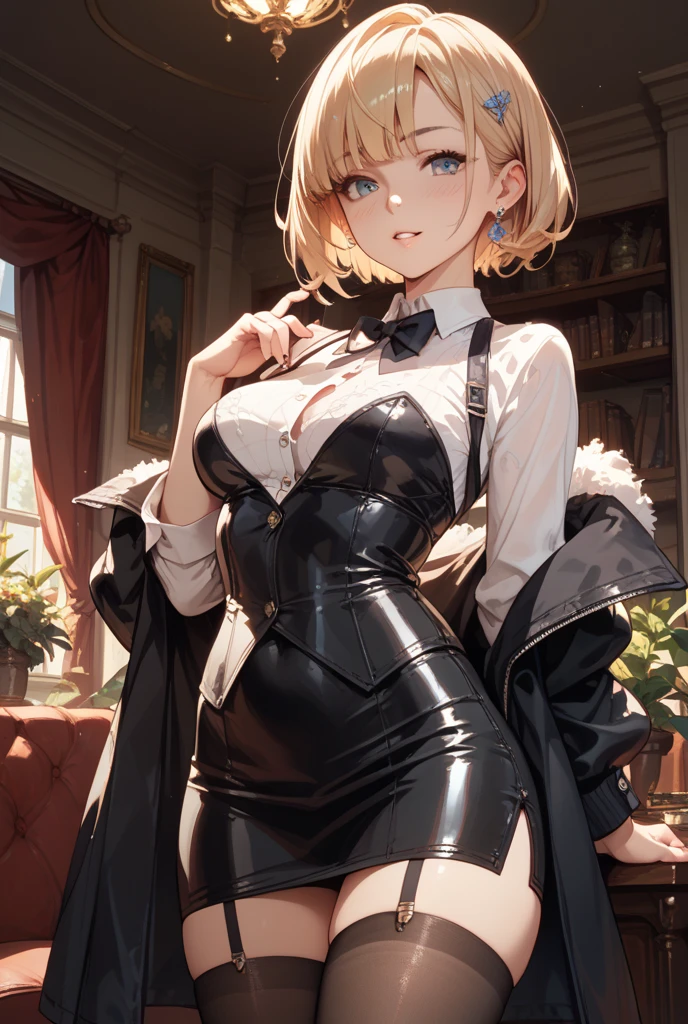 2B, desnuda mostrando el culo al espectador 