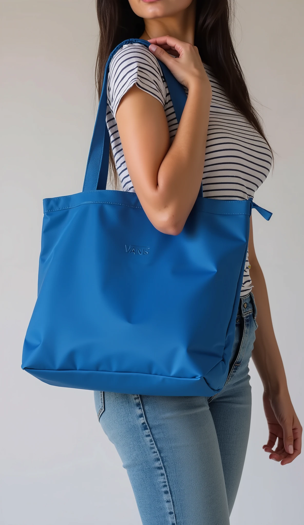 Draw me a logo in the form of a blue bag with a black strap and also in the bag there are knick-knacks