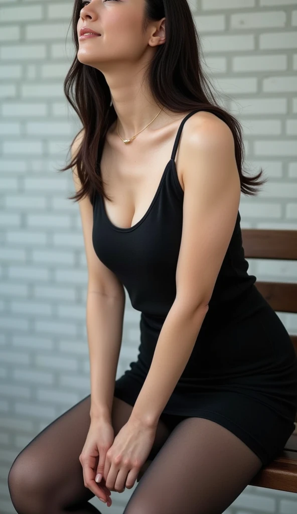 The face of a hostess、black,Dress business suit、high quality、Surreal、healthy、Smiling face、Slim and perfect figure、Japanese Beauty、Beautiful Eyes、Perfect Face、Beautiful Skin、White wall background,Full-body view,Slender legs,Long Hair、White bra,White High leg shorts