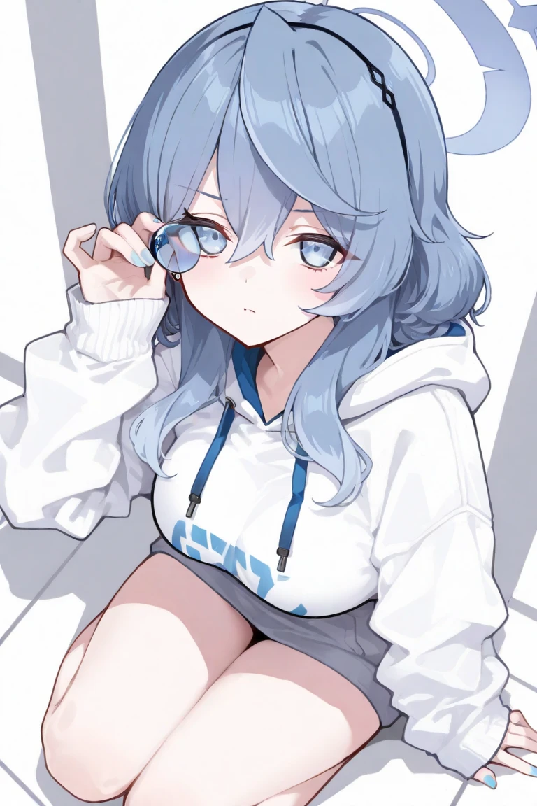 Shark hooded、White Short Hair、Shark face hair clip、A light blue hoodie with a shark mouth pattern and white tips and white cuffs.、He is holding a light blue trident、Shark Tail、Light blue eyes、Anime Style、Girl、White sneakers、Light blue socks、Fair skin、Small breasts、Hair tip light blue、The rest is white、Hoodie with two pockets、The teeth are jagged