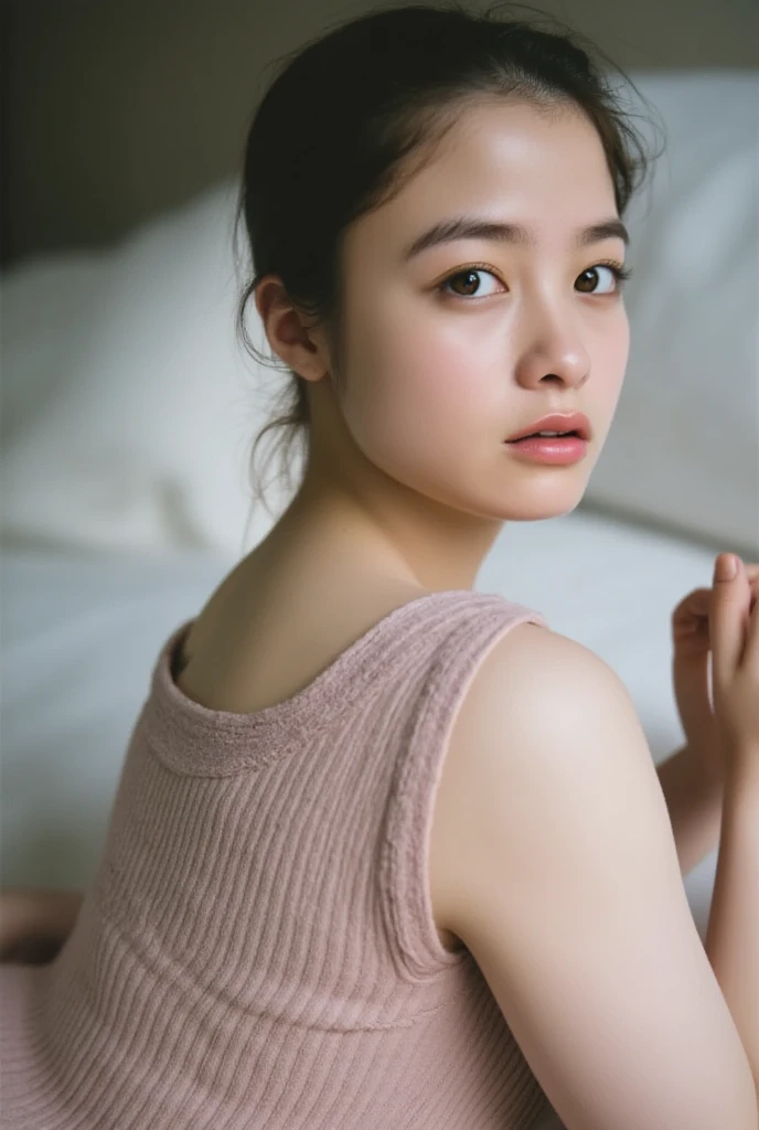 ((highest quality, masterpiece :1.3)), Photorealistic、Ultra-high resolution、Natural skin texture、Hyperrealism、Near Movies、13 year old beautiful Japanese girl、One girl、Small breasts、Light pink crop top、bedroom、A look of resignation、Tears flowing
