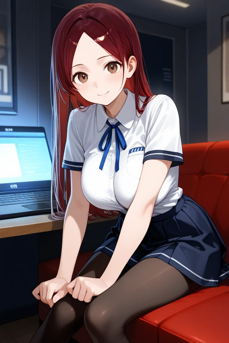 (high resolution、high quality、masterpiece)、1 Girl、T-Shirts、jeans、computer、desk、Chair、smile
