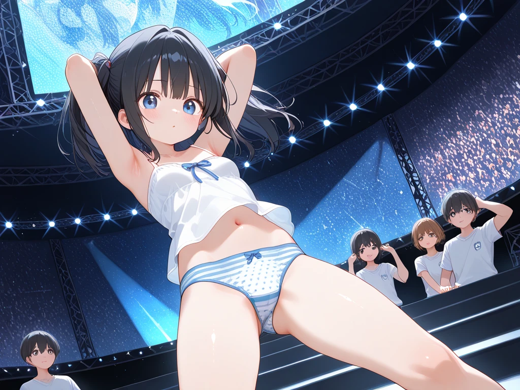 A 33-year-old female teacher and s、Be surrounded by crowds、子供用のunderwearを脱いでいる、Changing clothes on stage、underwear、Are thin