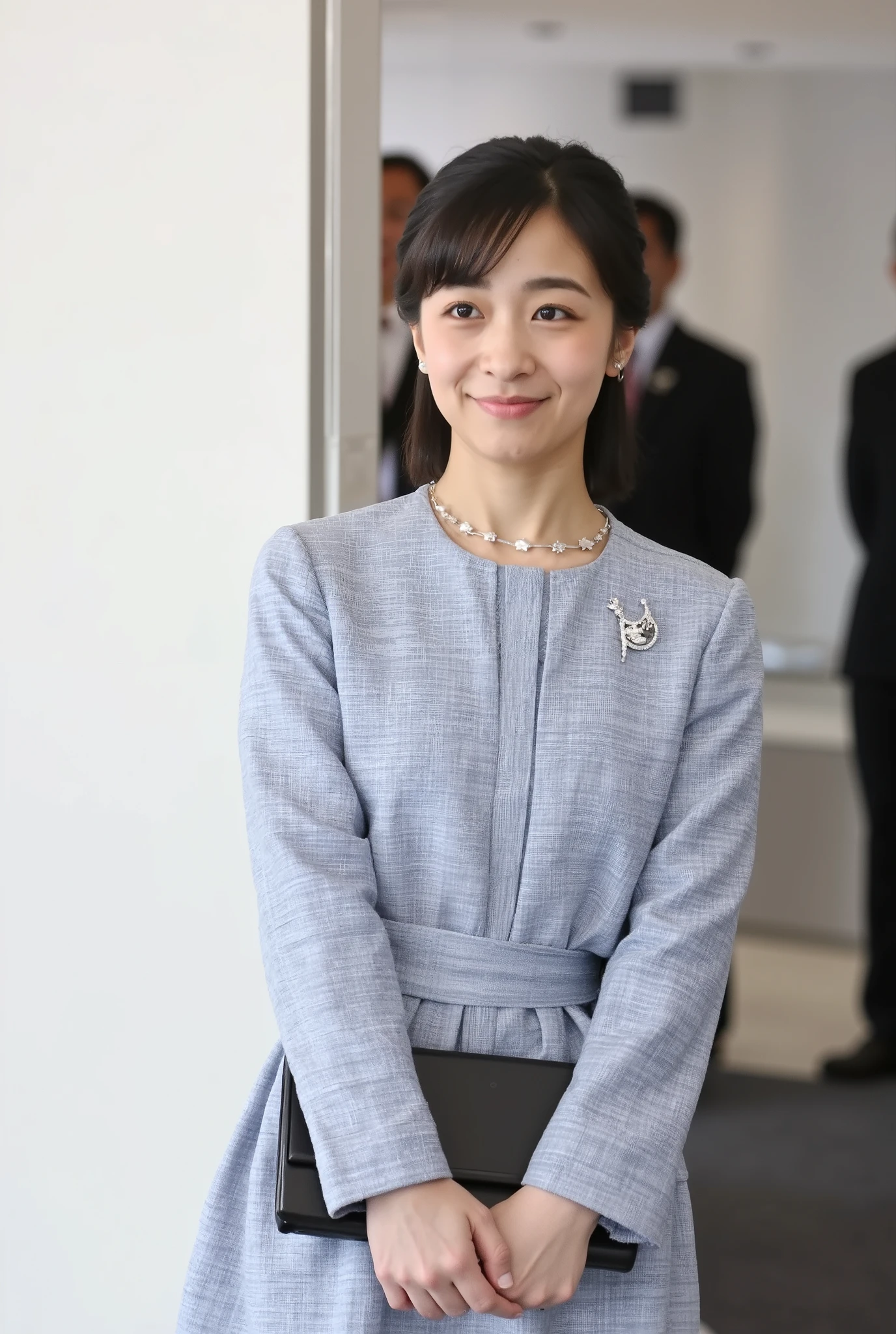 Neat and young woman、formal wear、ear piercing、necklace、looking at camera、 smile showing teeth、、Background is in a room、