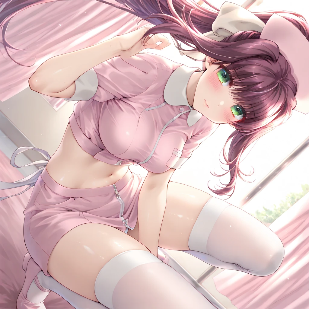 qualidade superior、membros completos、dedos completos、Beleza esbelta、cabelos lisos、brown hair、((Enfermeira Rosa Leotard))、Pink nurse's hat、white pantyhose、Hospitais、Quarto Hospitalar、leito do paciente、Sente-se na cama、Um grande sorriso、Menina sentada