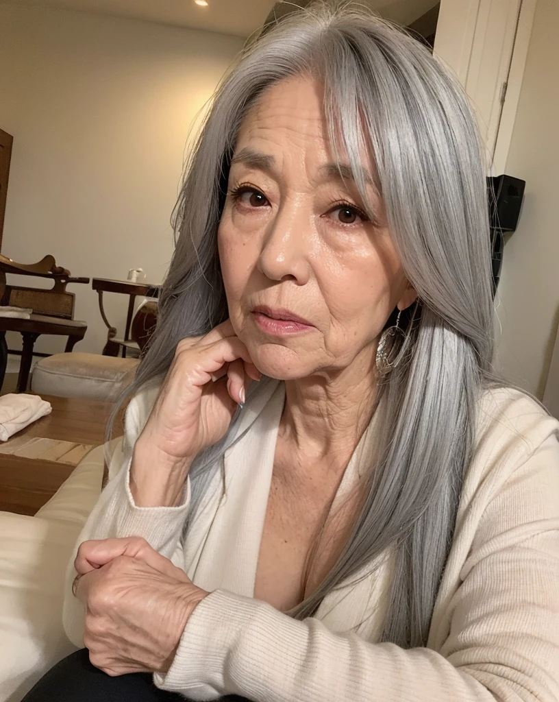 100-year-old grandmother、Mouth wrinkles、Heavy makeup、Gray Hair、Thinning hair、There are so many wrinkles、My dentures are about to fall out、nursing care