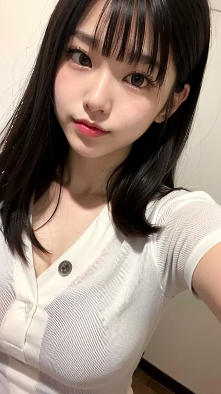 8K，best quarity，Meisterwerk，super high res，（photorealistic：1.4），Raw photo，（True skin texture：1.3），（filmgrain：1.3），（selfie angle），1个女孩，Beautiful eye and face details，Meisterwerk，the best quality t，Close up of a，UPPER BODY，Naturally moving，realistically，super high res