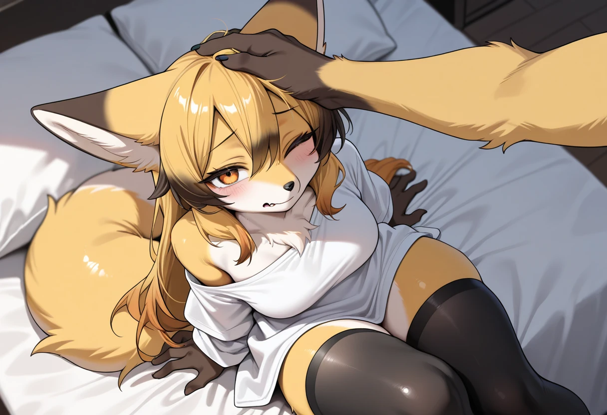 highest quality、Sleeping、smile、Small breasts、belly button、Panty shot、Fox ears、Long blonde、Completely naked、bed