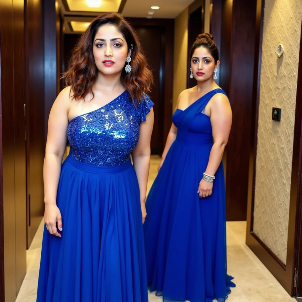 An 45 year old mature indian milf in saree with cleavage
