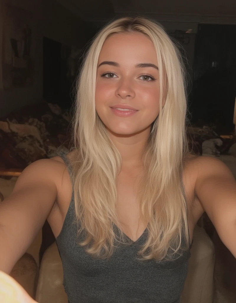 fille de 18 ans blonde nue avec un appareil dentaire