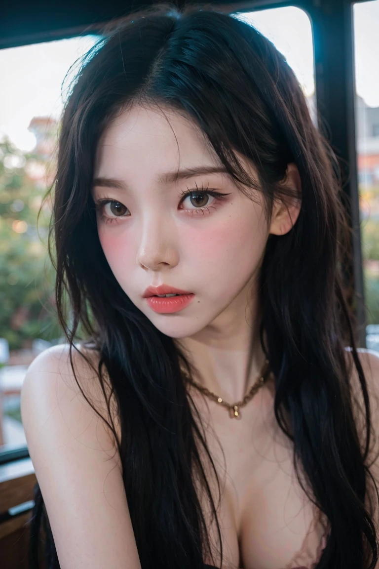 um close de uma mulher com longos cabelos pretos e uma blusa preta, maquiagem sul-coreana popular, maquiagem coreana popular, beautiful south mulher coreana, gorgeous young mulher coreana, coreana, rosto sexy com maquiagem completa, Korean facial features, beautiful young mulher coreana, cruel korean goth girl, Ulzzang, adorable and pale korean face, mulher coreana, thin, pale lips