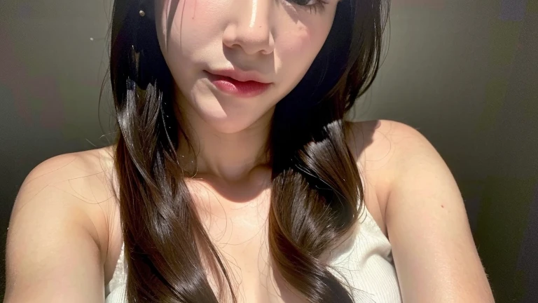 Thick dark hair under the arms、