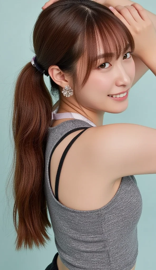 (On a table, Best quality, realistically, ultra - detailed, meticuloso, A high resolution, 8k wallpaper), Close-up portrait of a beautiful woman, Chariada, Smiling, light brown messy hair, Perfect dynamic composition, 美丽meticuloso的眼睛, Just like the cover of a fashion magazine, On campus