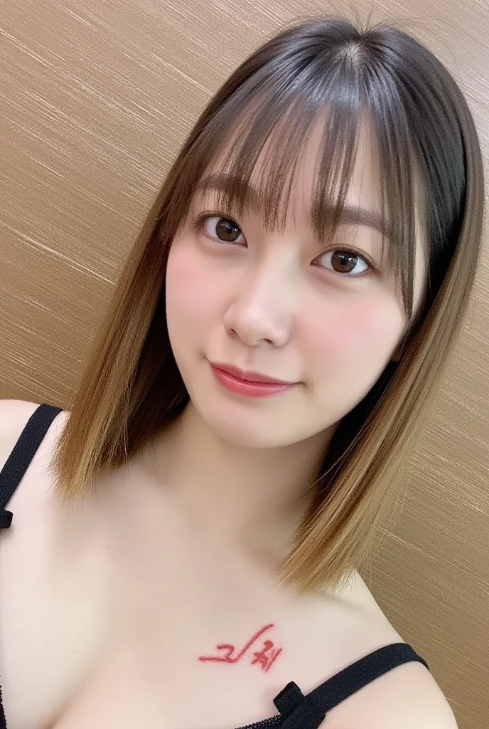 Business housewife raising children,Good style,nice smile,short hair,35 years old in casual clothes