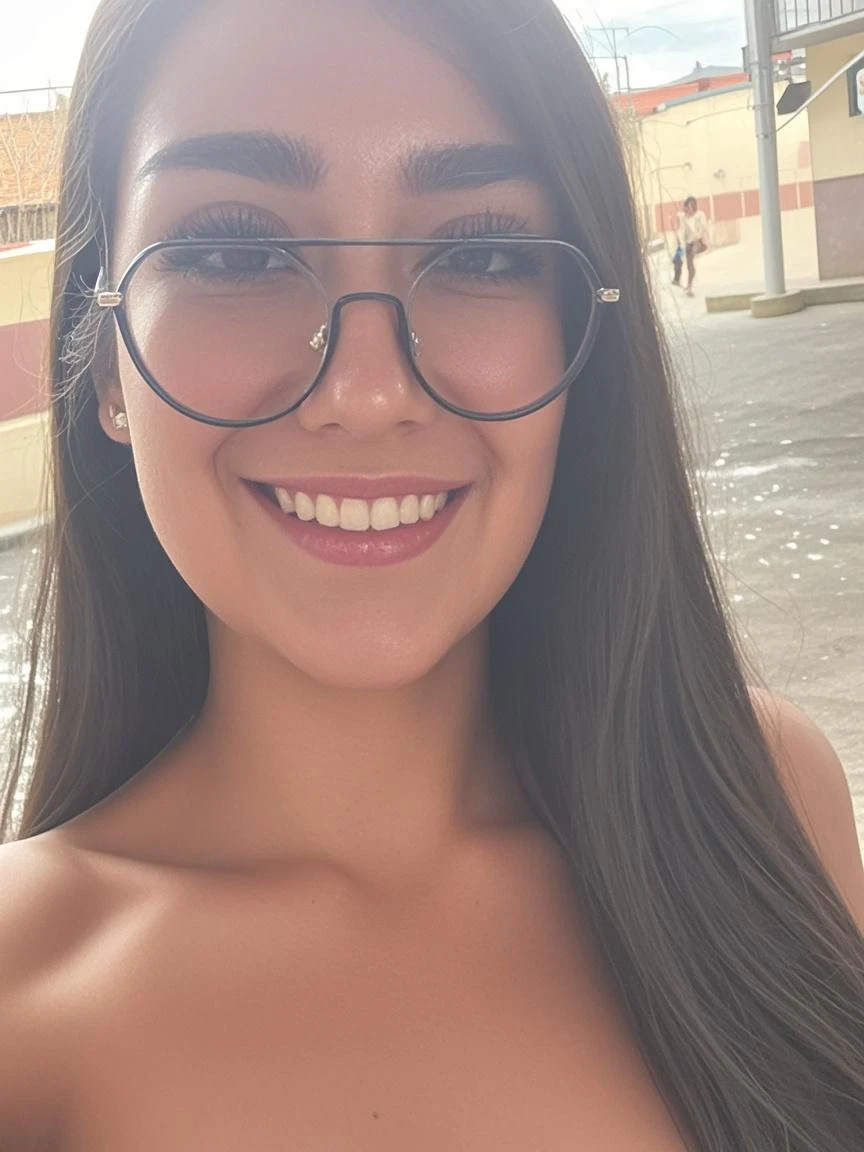 Generar selfie de una chica hermosa Colombiiana con lentes de sol