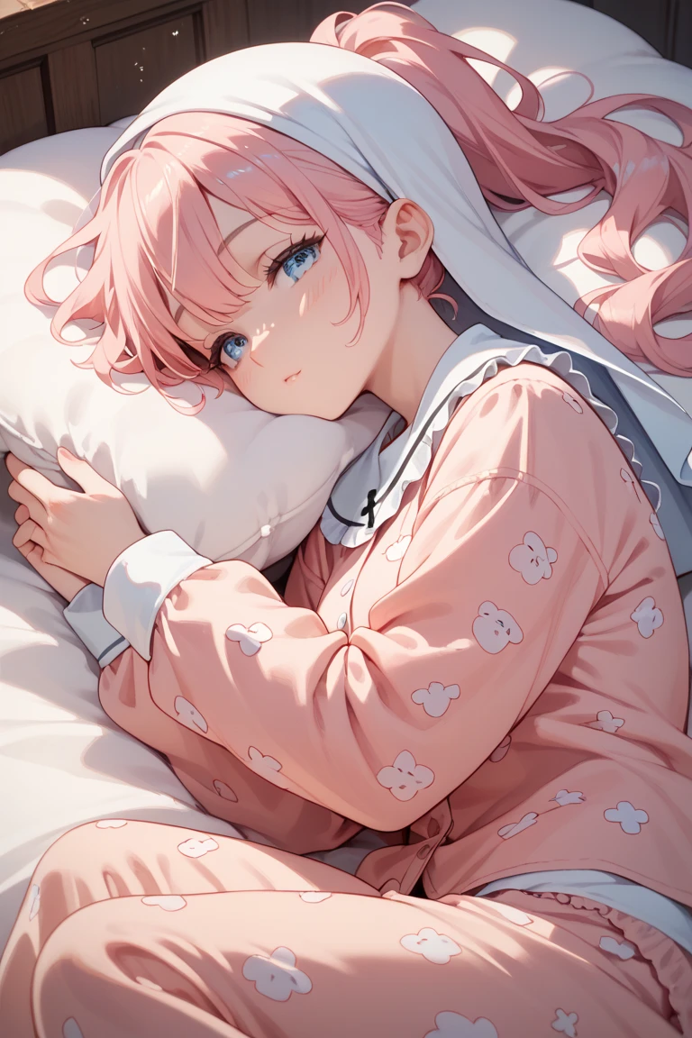 sleeping girl, 22 Jahre alt, realistisch, She wears pink long pajamas, Braunes Haar.