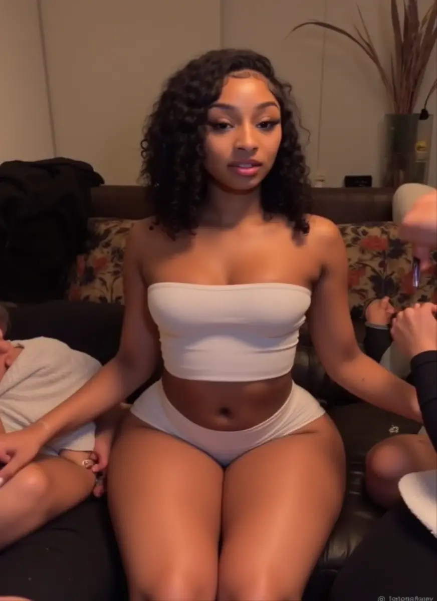(Masterpiece), Best quality, 1 ebony girl giving manual labor to 1 boy with detailed erection , topless, Quatorze ans, Souriant, Un boob out, Girl wearing a colorful summer dress, ((girl wearing headphones)), Maison en bois, corps entier