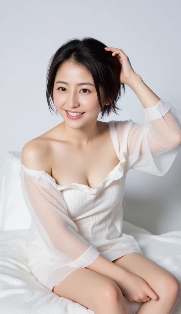 short hair、smile、Put your chest close