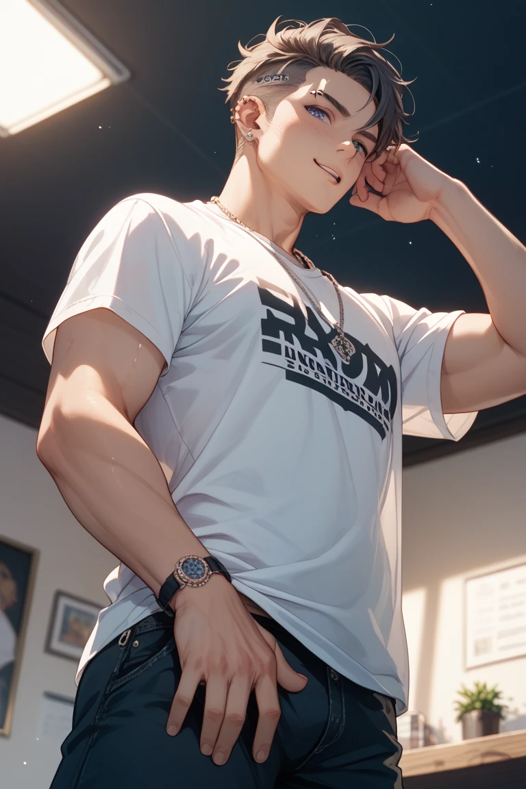 A man who looks down on him wears a T-shirt with a big belly，