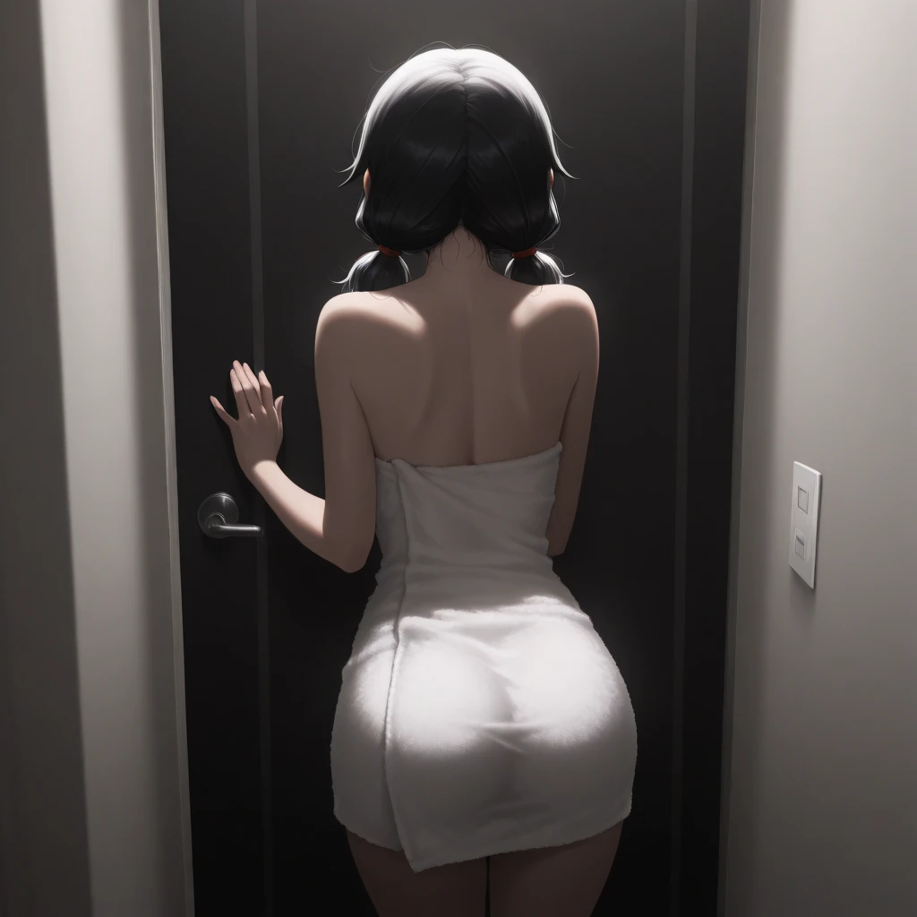 Mujer hermosa,pelo negro en un espejo desnuda mientras se toca