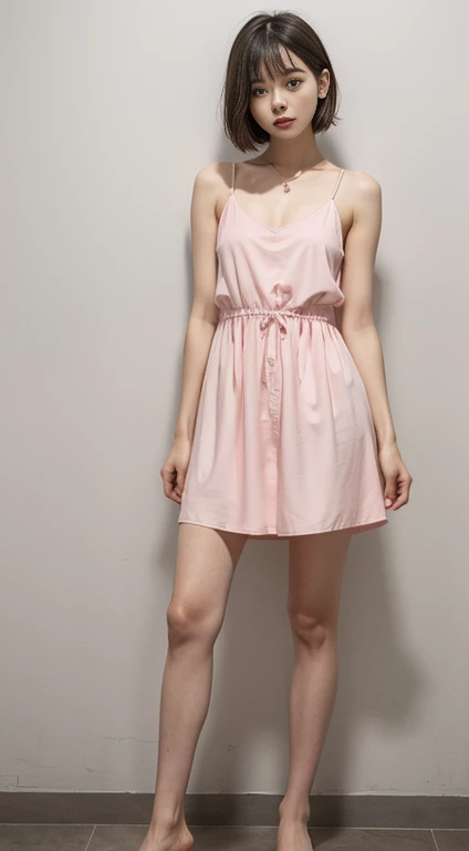 Mujer con el pelo rosa, con un vestido