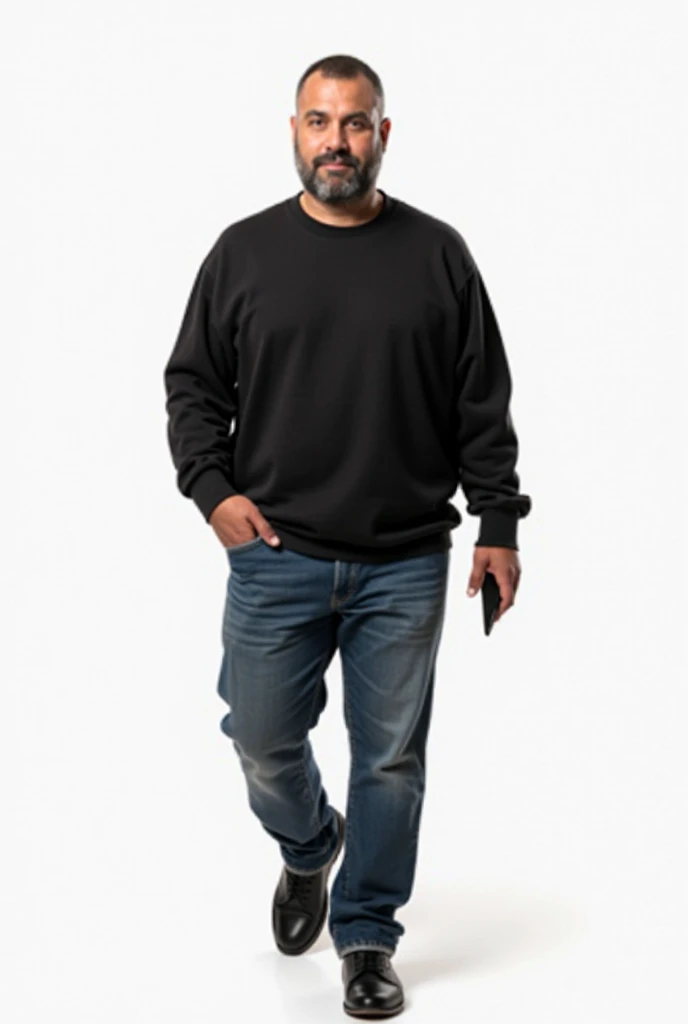 Prompt (in Portuguese):
Plus size man of approximately 40 years old, with a short, serrated beard, short hair. He wears a black sweatshirt and jeans. He walks forward with a neutral expression. The arms are along the body; in his right hand he holds a cell phone, looking in the direction of the device. totally white background, studio style, soft lighting. Realistic style, focused on clothing and casual posture.
