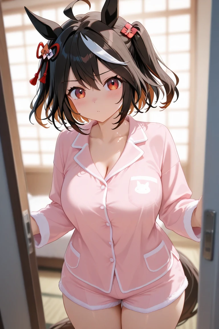 Highest quality、Short black hair、Twin tails、Iris、Grinning、Big Breasts、Cleavage、Pink pajamas、belly button、Thighs