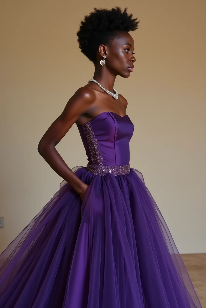 (mulher, 23 anos), (pele branca), (lilac iris eyes), (sorrindo mostrando os dentes), (gleaming, reddened lips), (aparentemente rica), (wearing a lilac dress), (cabelos longos, soltos, metade preto e metade branca), (sentada numa poltrona).