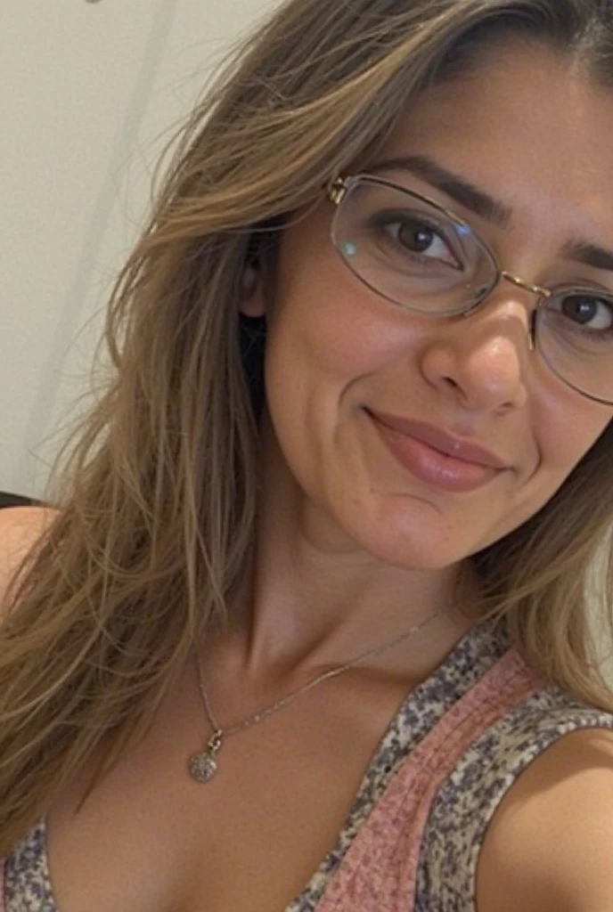 Sexy 45-year-old lady posing on the street for a photo, hermoso vestido rojo, lentes de sol, cabello corto, Alluring expression, labios rojos