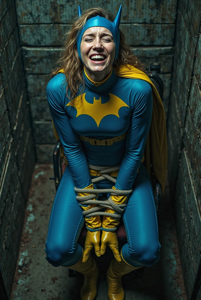 Batgirl Costume、Twink、Restrained by ropes、体がRestrained by ropes、Looks like he's in pain