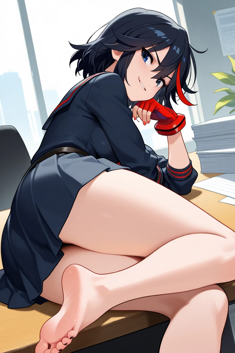 ((One Woman))、Full Body、NFSW、masterpiece、Highest quality、Ultra-high resolution、Award-winning、Perfect golden ratio、Medium-sized elementary school girl、red and large eyes,、Black hair medium shorthair、The inside of the hair has blue coloring.、((The time is night))、Sitting on the sofa、Seductive pose、poses that invite sex、Sensual pose、Red tie、Black Shirt