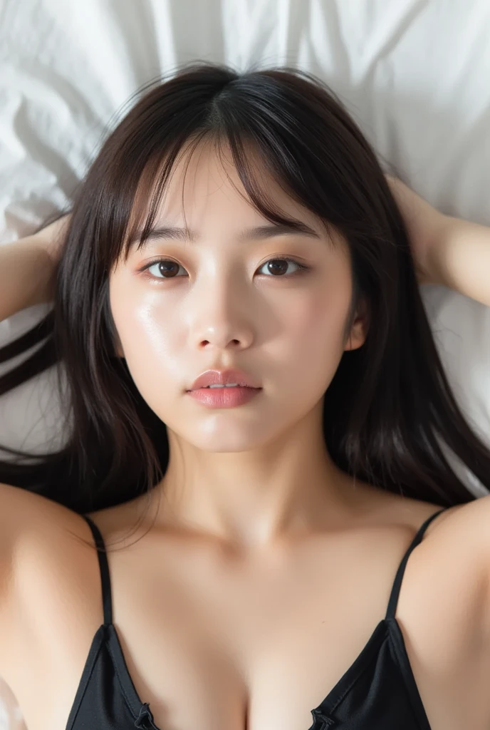 best、masutepiece、An ultra-high picture quality、realisitic、girl with、(Beauty Face 1.4)、(Colossal tits、F-cup、Constriction waist)、long、inside in room、Lying on the bed、Bokeh、micron、glowy skin、Head,selphie、