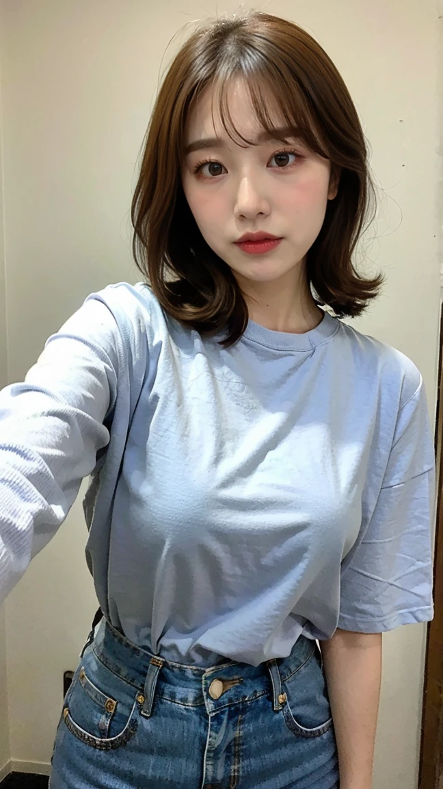 (top-quality、8K、32K、masterpiece)、Japan beauties、((huge-breasted))、very short bobbed hair、The upper part of the body、sface focus、Cotton sweater、simple background、looking at the viewers