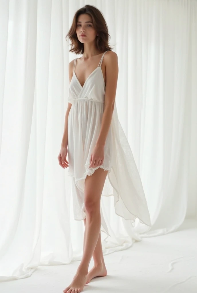 6 filles de 13 ans, puéril, Cuisses fines,  poitrine, Mince, robe courte blanche transparente, silhouette douce, rétroéclairage doux, debout près de la fenêtre de la chambre, matin, lumière du soleil, réchauffer, Doigts entrelacés, rousse avec des tache de rousseur
