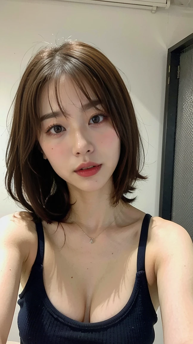 (Audienceを見る:1.3), (masterpiece:1.3)、Very fine finish、(High resolution、8k:1.3)、(Highest quality)、(Like the picture超リアル:1.3)、Correct limbs、Anatomically correct, 超High resolutionの顔、The face is in focus、Ultra high definition and beautiful eyes、Concentrated eyes、Eyes are symmetrical:1.3、High quality and beautiful skin、Firm Skin、Ultra HD Hair Texture、Medium Bob Hair、Highly detailed CG Unity 8K wallpapers, Highest quality, Ultra-detailed, Tabletop, Realistic, Like the picture, Highly detailed cute girl, Age 25, Round eyes, Audience, blush, Lips parted, Upper Body , (Underarm) , (Sweat) , camisole , Bathroom